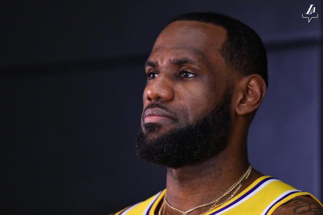 这工资拿得太舒服了！什琴斯尼加盟巴萨后仍未出场